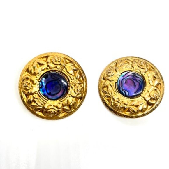 VINTAGE BUTLER ORNATE GOLD TONE LARGE DISC FLORAL EARRINGS PURPLE RESIN ROUND - Picture 7 of 15